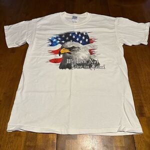 Vtg Y2K Gildan Mens USA Patriotic Eagle Graphic We will Not Live in Fear Shirt L